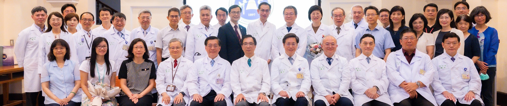 臺大醫學院112學年度單位主管合影